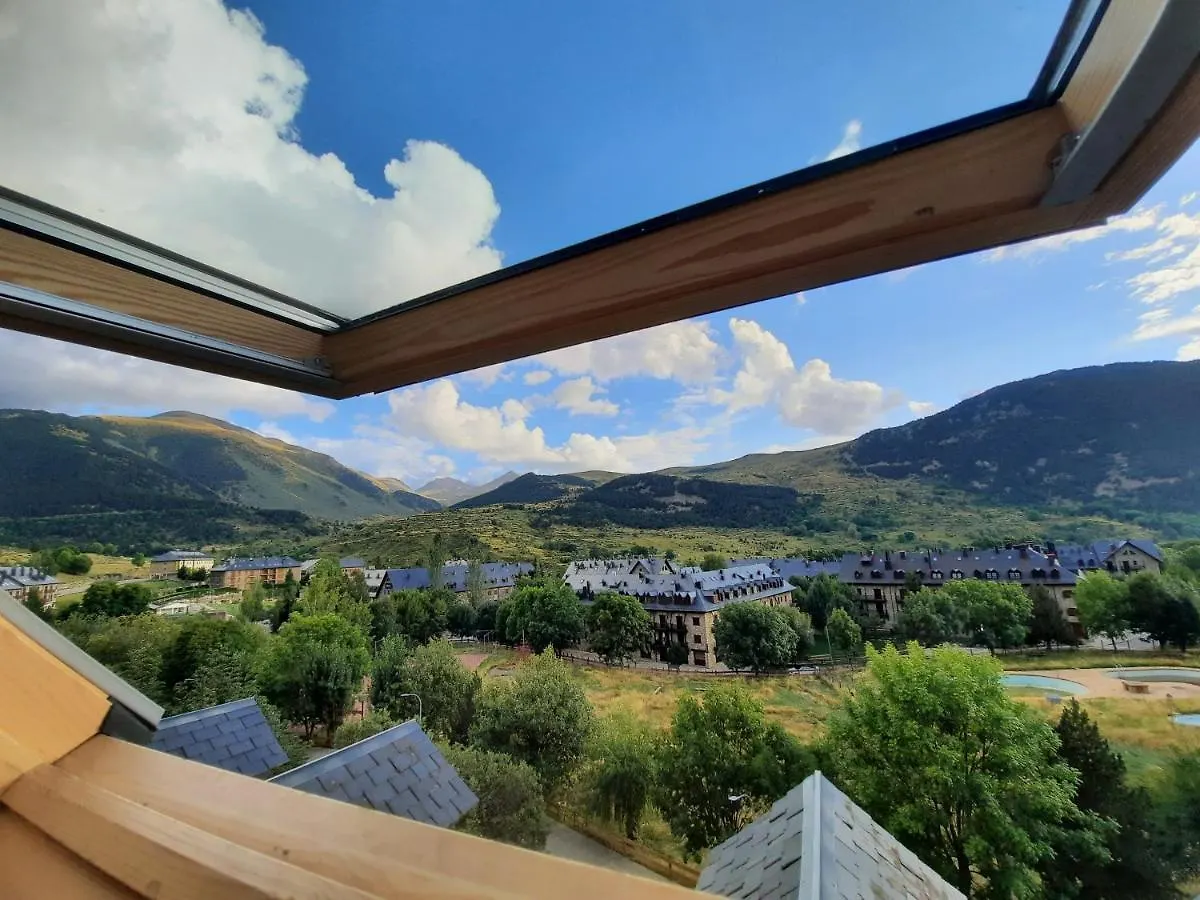 Duplex Sky, Muy Cerca Estacion Ski, Bonito Y Acogedor Pla de l'Ermita Spain